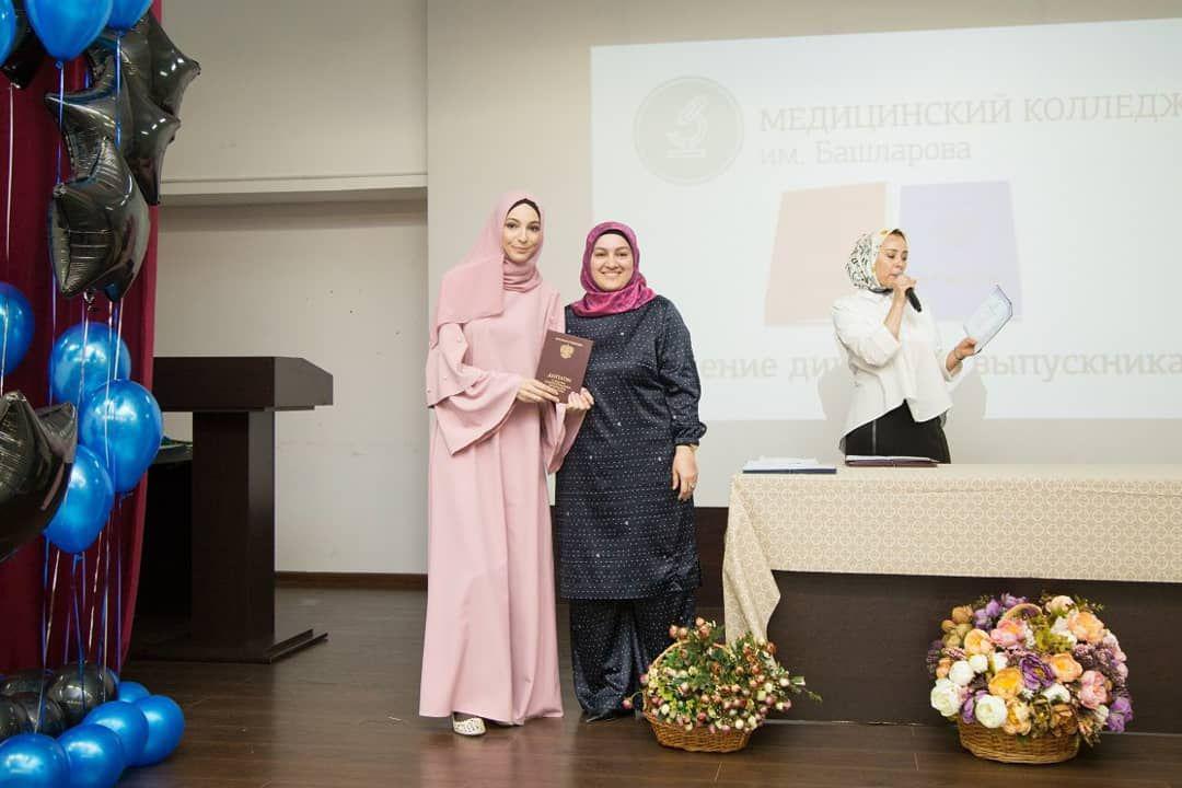Выпускникам МК им. Башларова вручили дипломы об окончании колледжа Выпускникам МК им. Башларова вручили дипломы об окончании колледжа
