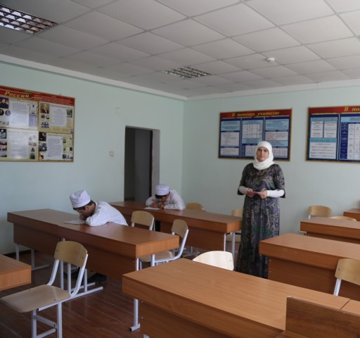 Поздравляем студентов колледжа  с окончанием летней зачетно – экзаменационной сессии Поздравляем студентов колледжа  с окончанием летней зачетно – экзаменационной сессии