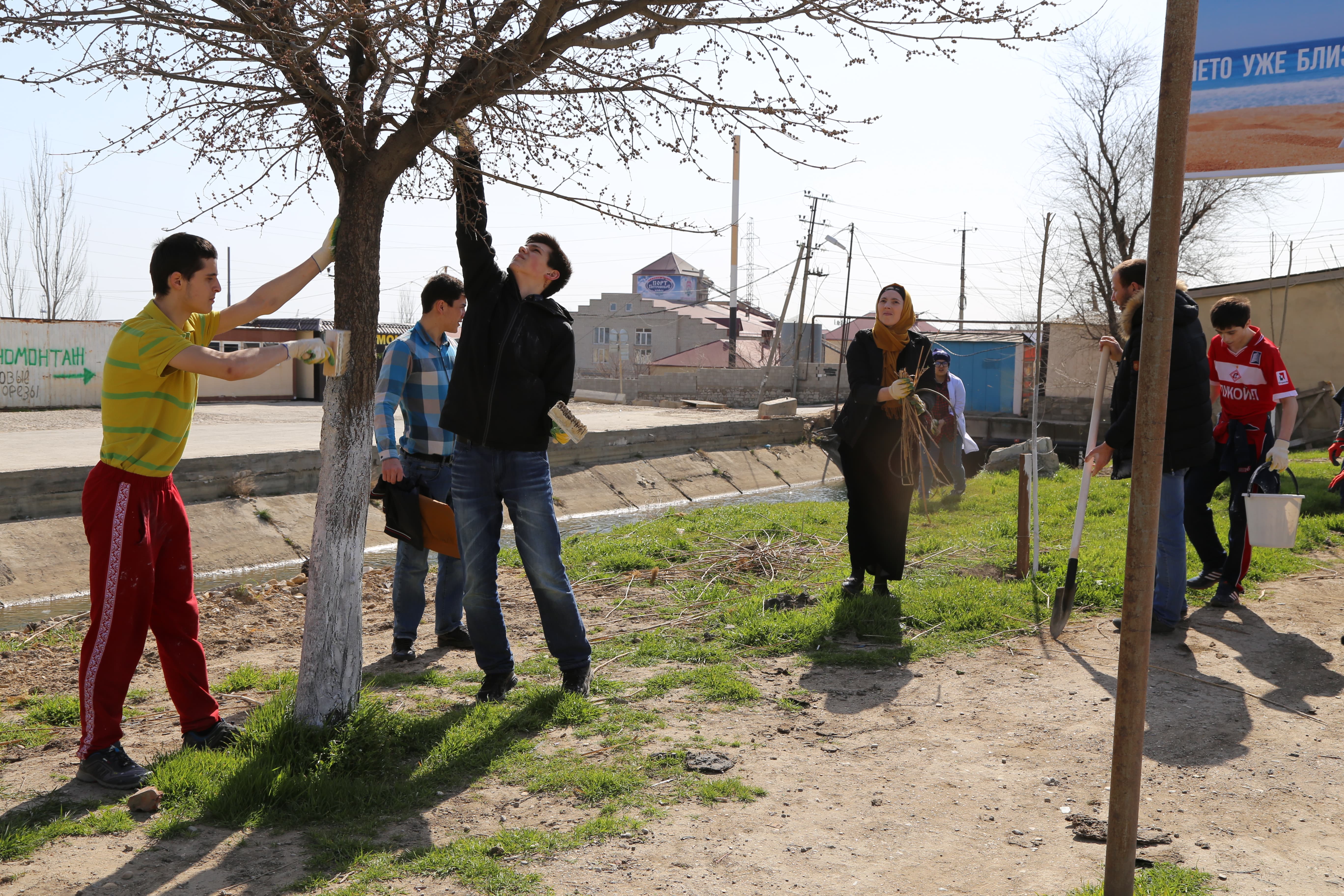 26 марта работники и студенты Медицинского колледжа имени Башларова приняли участие в общегородском субботнике, инициированном администрацией города М... 26 марта работники и студенты Медицинского колледжа имени Башларова приняли участие в общегородском субботнике, инициированном администрацией города М...