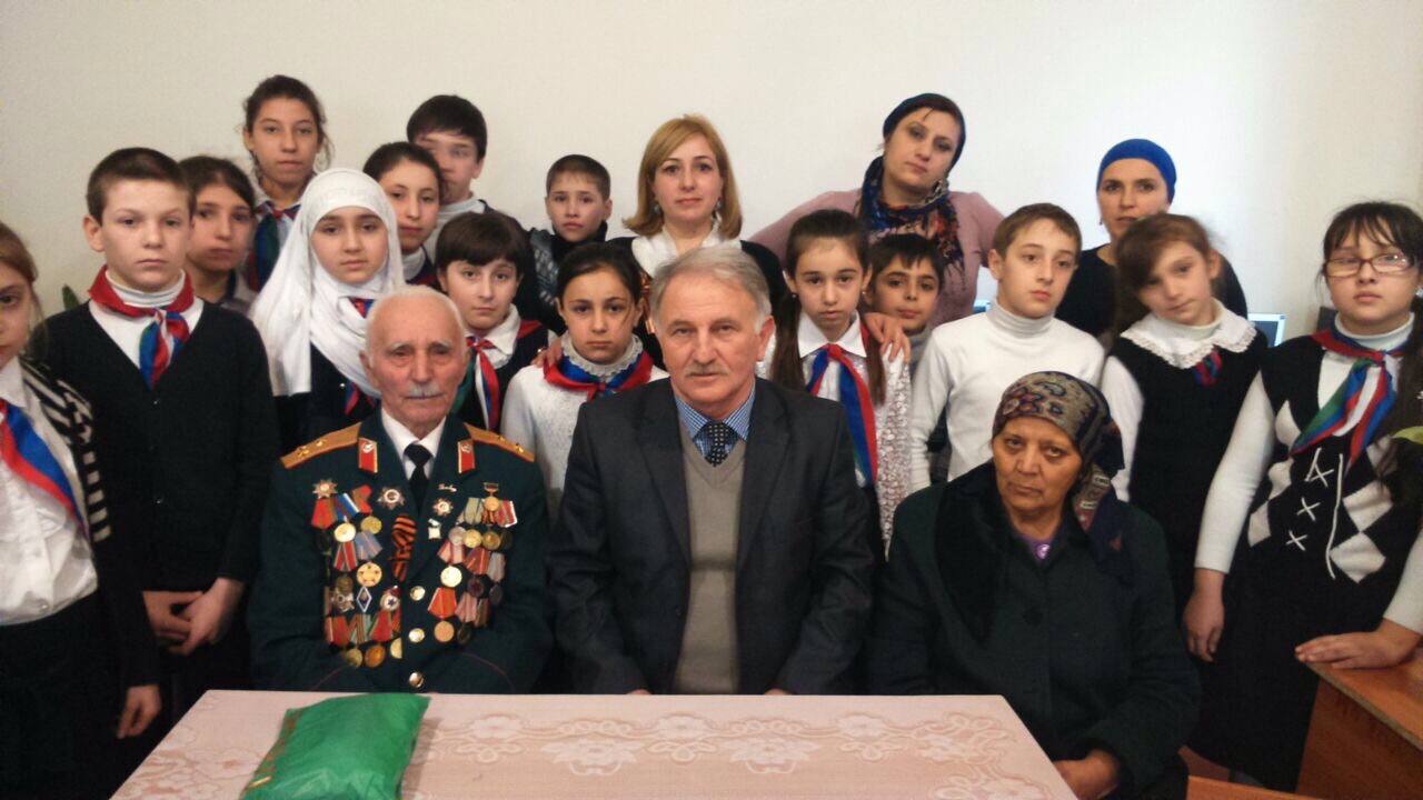 12 школы города Махачкала состоялась встреча школьников с ветераном Великой Отечественной Войны.