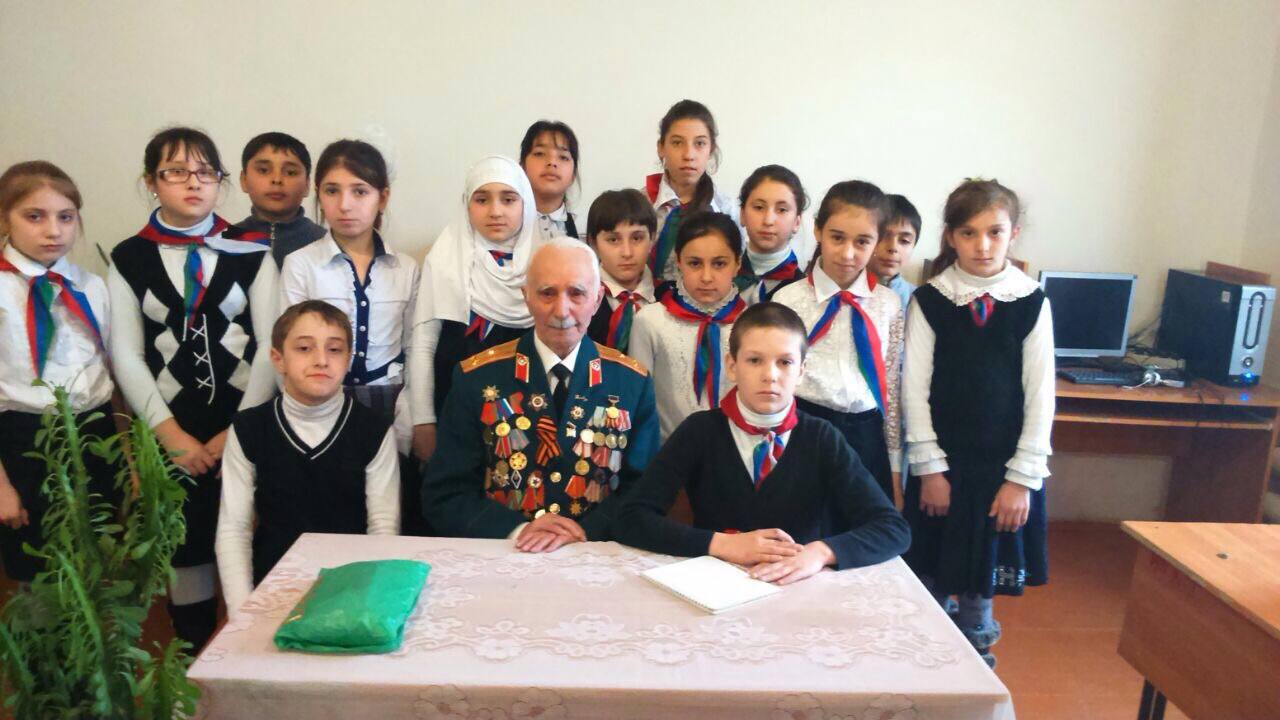 12 школы города Махачкала состоялась встреча школьников с ветераном Великой Отечественной Войны.