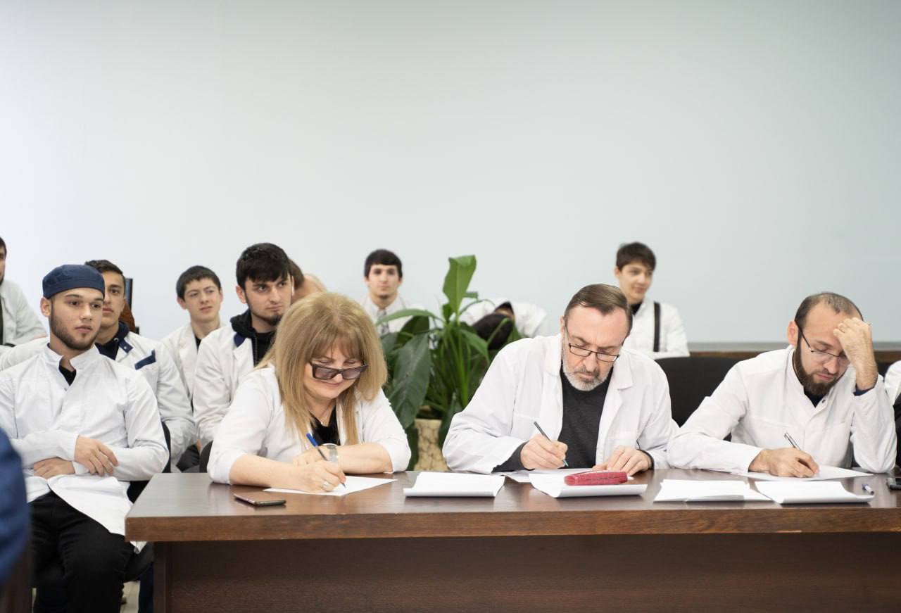 13 февраля в Медицинском колледже им.Башларова прошел брейн-ринг «32» ко Дню Стоматолога