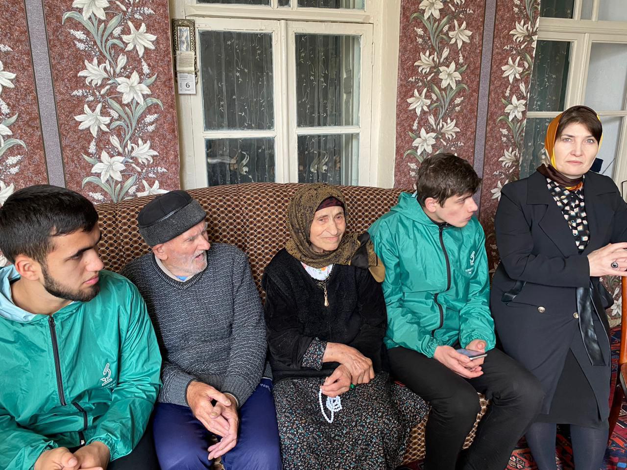 Активисты проекта «История солдата победы» навестили труженика   тыла  ВОВ