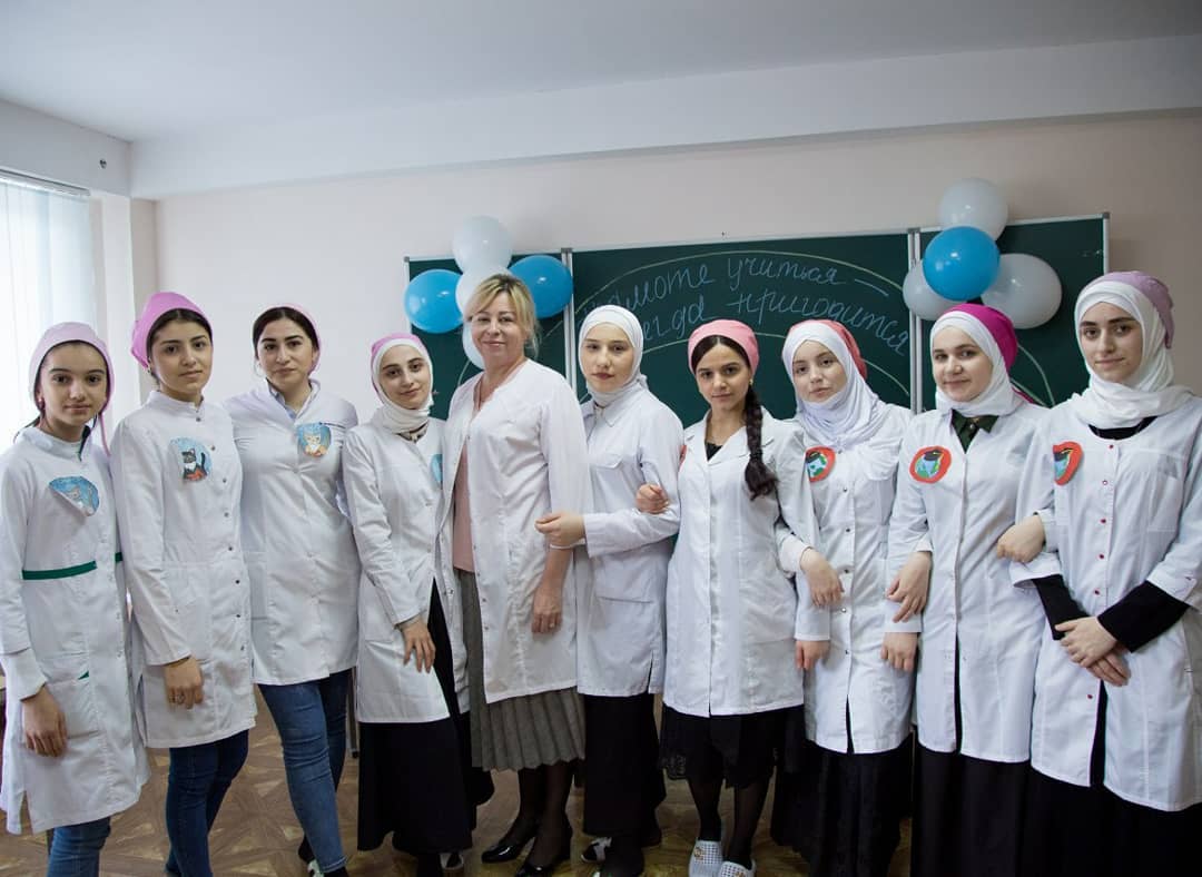 Медицинский колледж в махачкале после 9 класса. Башларова колледж в Кизляре. Башларова колледж в Махачкале.