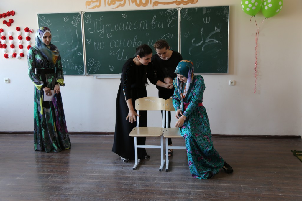 Открытый урок на тему «Путешествие по основам Ислама» провели студенты первого курса. Открытый урок на тему «Путешествие по основам Ислама» провели студенты первого курса.