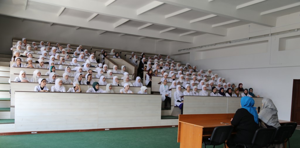 Врач гинеколог-эндокринолог Ажубова Хадижат Анварпашаевна провела лекцию для студенток, Медицинского колледжа имени Башларова Врач гинеколог-эндокринолог Ажубова Хадижат Анварпашаевна провела лекцию для студенток, Медицинского колледжа имени Башларова