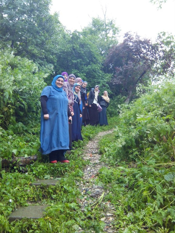 Сотрудники Медицинского колледжа имени Башларова, вместе со студентами колледжа, посетили в Верхнем Казанище зияраты 