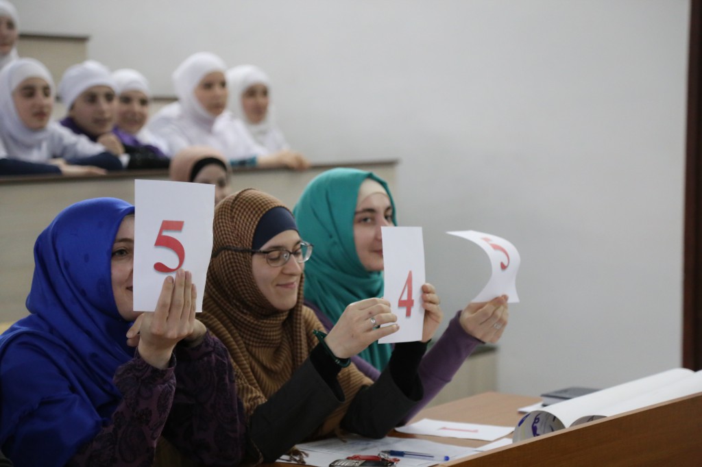 Студенты 1 курса Медицинского колледжа имени Башларова провели КВН на тему «Химия важная часть жизни»