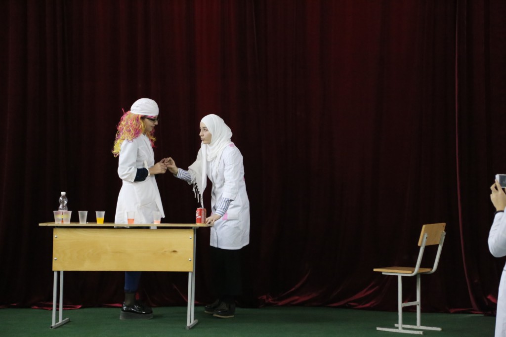 Студенты 1 курса Медицинского колледжа имени Башларова провели КВН на тему «Химия важная часть жизни»