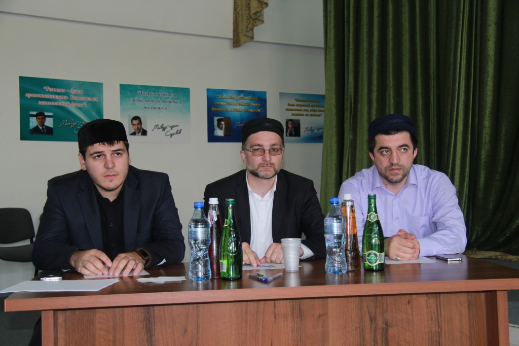 В актовом зале здании ДГИ состоялся Межвузовский конкурс по жизнеописанию Пророка([sv]): «Мы любим Пророка [sv]»