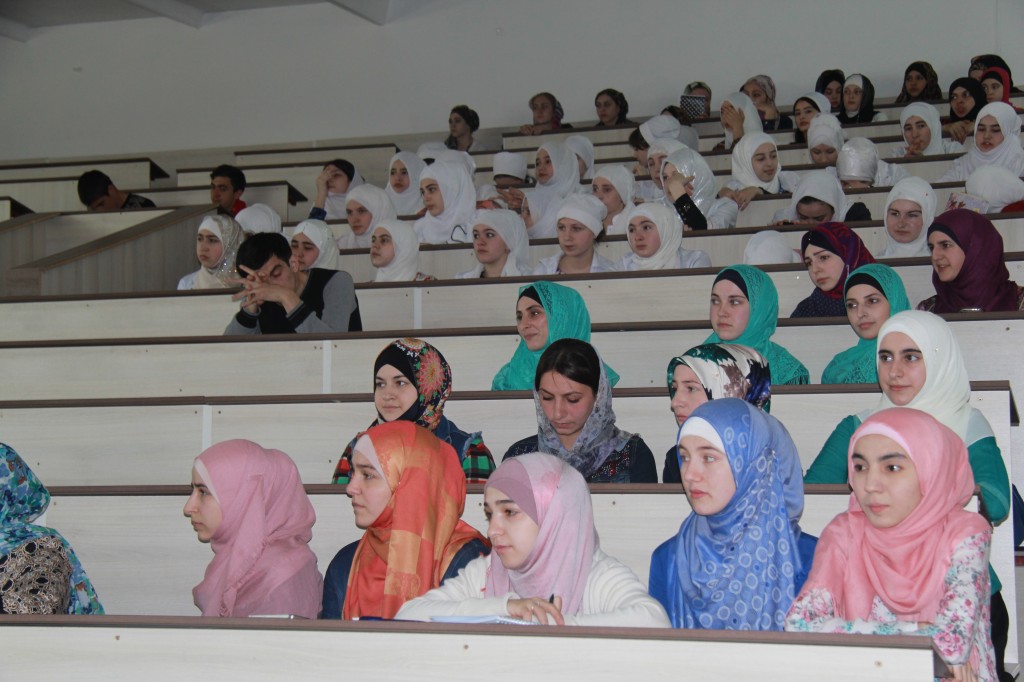 В актовом зале здании ДГИ состоялся Межвузовский конкурс по жизнеописанию Пророка([sv]): «Мы любим Пророка [sv]»