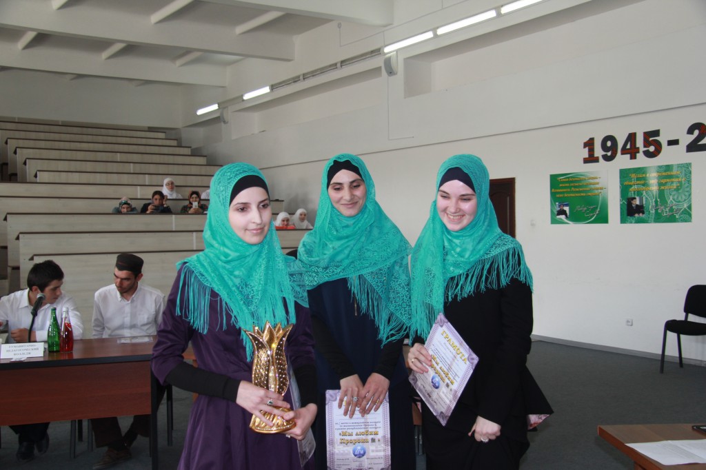 В актовом зале здании ДГИ состоялся Межвузовский конкурс по жизнеописанию Пророка([sv]): «Мы любим Пророка [sv]»