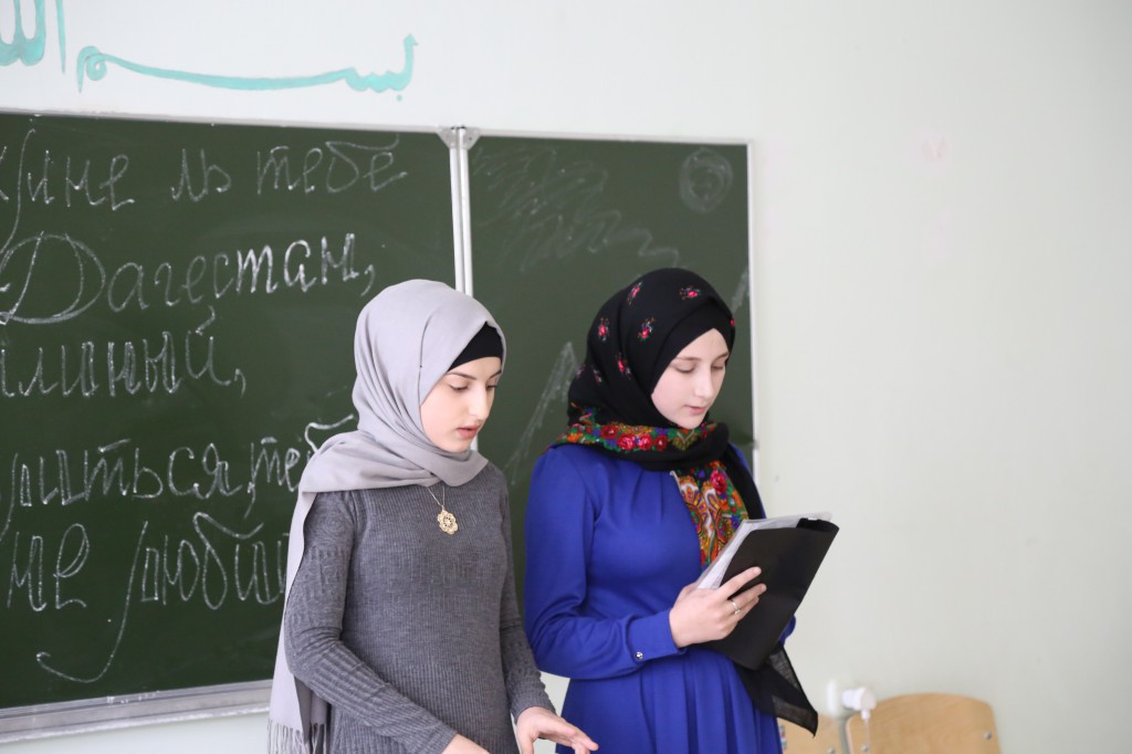 Студенты первого курса провели открытый урок по истории Дагестана на тему «Гостеприимство Дагестана» Студенты первого курса провели открытый урок по истории Дагестана на тему «Гостеприимство Дагестана»