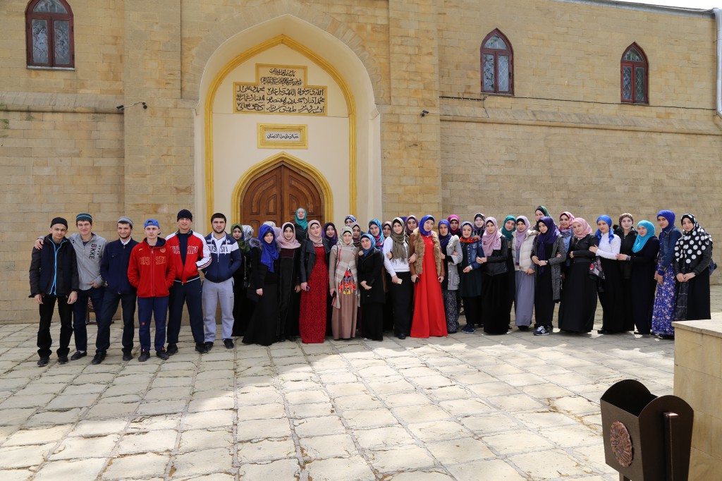 В воскресенье 17.04.2016 г., студенты 3 курса под руководством преподавателей и директора побывали в Дербенте В воскресенье 17.04.2016 г., студенты 3 курса под руководством преподавателей и директора побывали в Дербенте