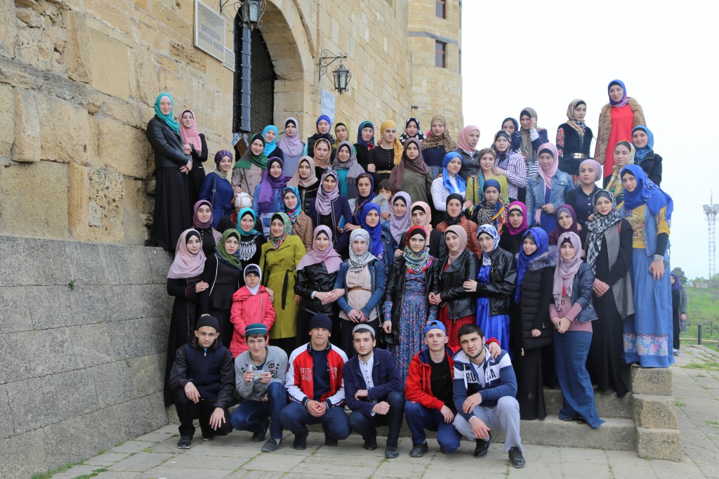 В воскресенье 17.04.2016 г., студенты 3 курса под руководством преподавателей и директора побывали в Дербенте В воскресенье 17.04.2016 г., студенты 3 курса под руководством преподавателей и директора побывали в Дербенте