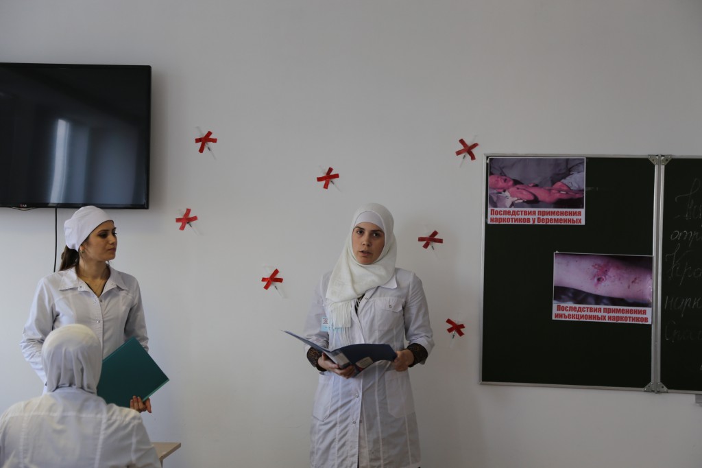 Преподаватель Медицинского колледжа имени Башларова Зулкиплиева А.М. со студентами второго курса провела открытый урок на тему «Мы выбираем жизнь. Нет...