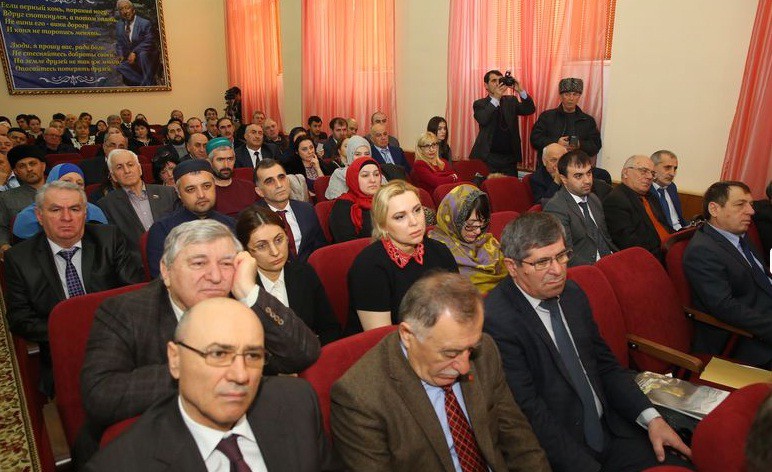 Директор Медицинского колледжа имени Башларова приняла участие в встрече директоров колледжей республики с главой РД Рамазаном Абдулатиповым Директор Медицинского колледжа имени Башларова приняла участие в встрече директоров колледжей республики с главой РД Рамазаном Абдулатиповым