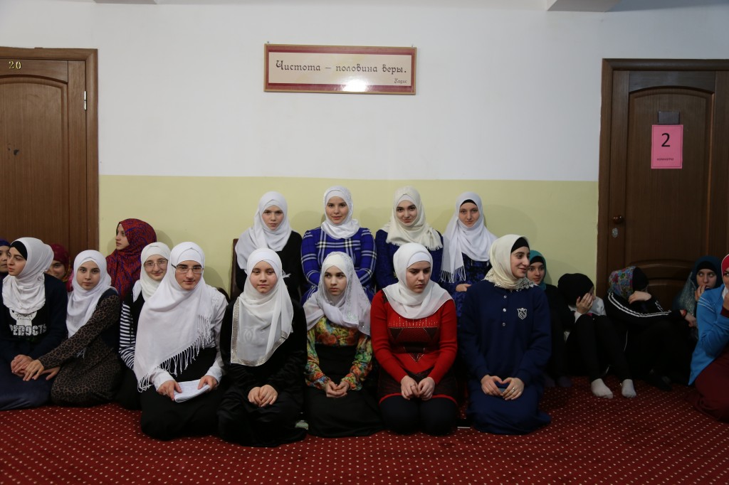 Студенты Медицинского колледжа имени Башларова, проживающие в общежитие, провели мавлид посвященный месяцу РабРаби-уль-авваль Студенты Медицинского колледжа имени Башларова, проживающие в общежитие, провели мавлид посвященный месяцу РабРаби-уль-авваль