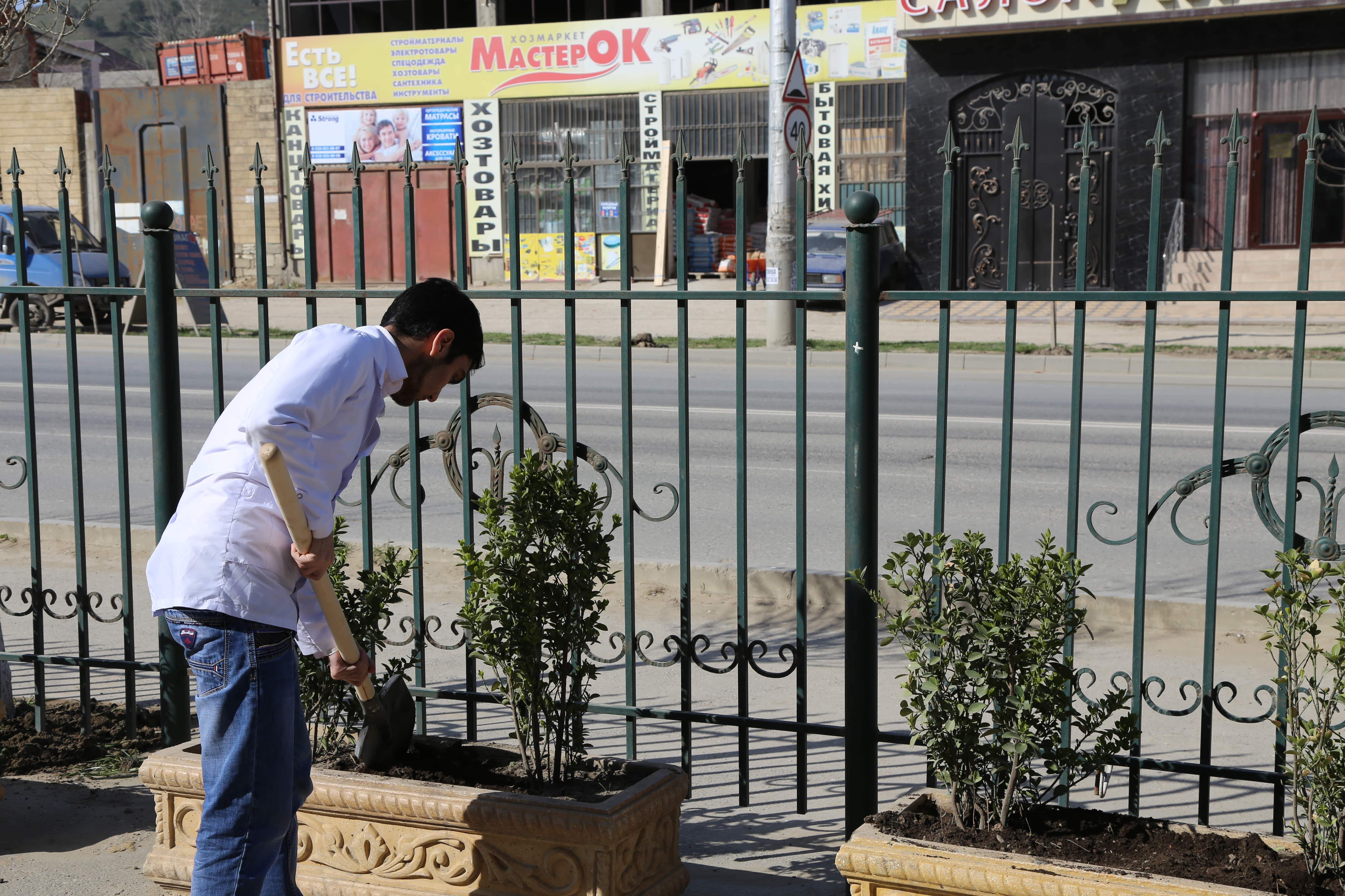 26 марта работники и студенты Медицинского колледжа имени Башларова приняли участие в общегородском субботнике, инициированном администрацией города М... 26 марта работники и студенты Медицинского колледжа имени Башларова приняли участие в общегородском субботнике, инициированном администрацией города М...