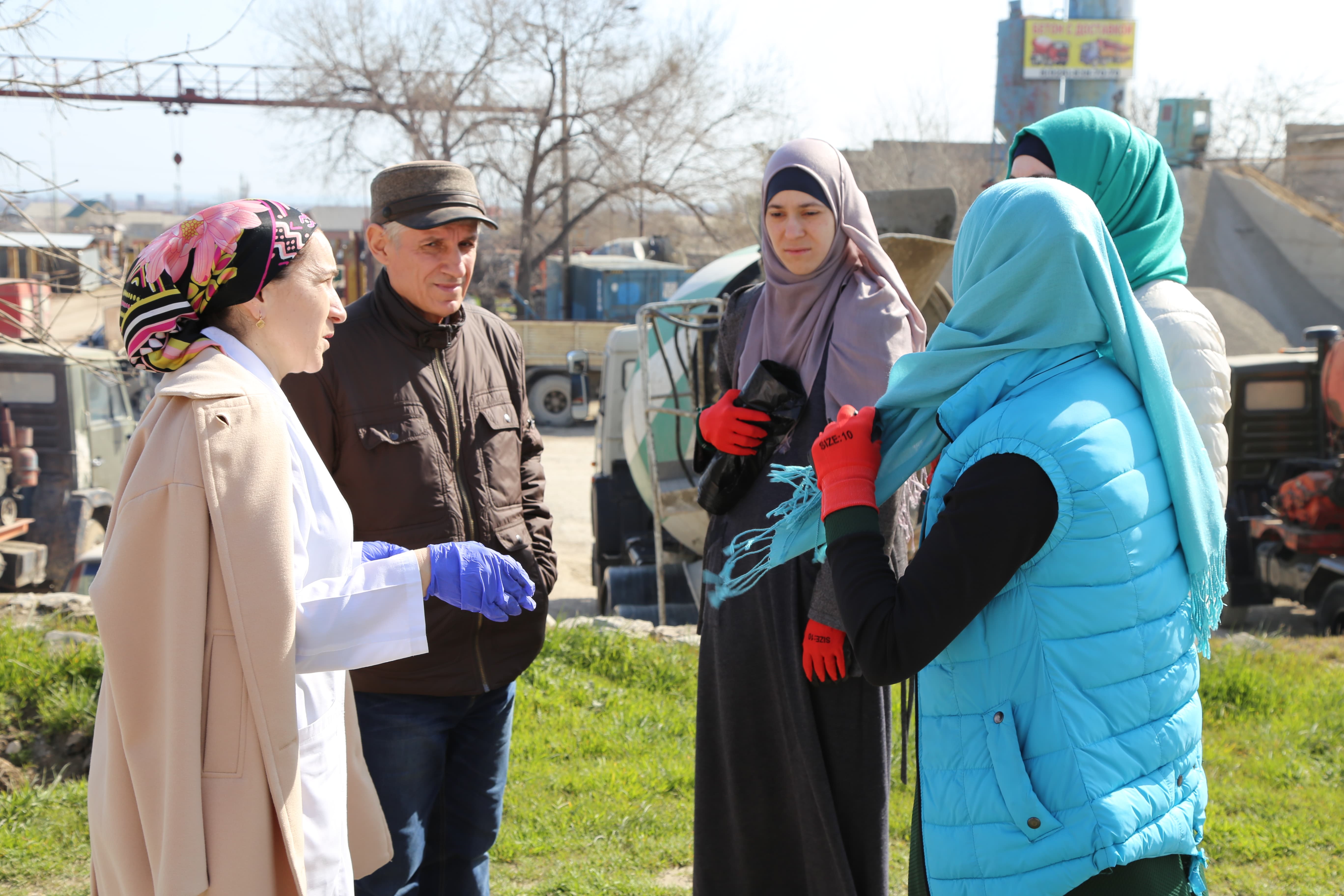 26 марта работники и студенты Медицинского колледжа имени Башларова приняли участие в общегородском субботнике, инициированном администрацией города М... 26 марта работники и студенты Медицинского колледжа имени Башларова приняли участие в общегородском субботнике, инициированном администрацией города М...