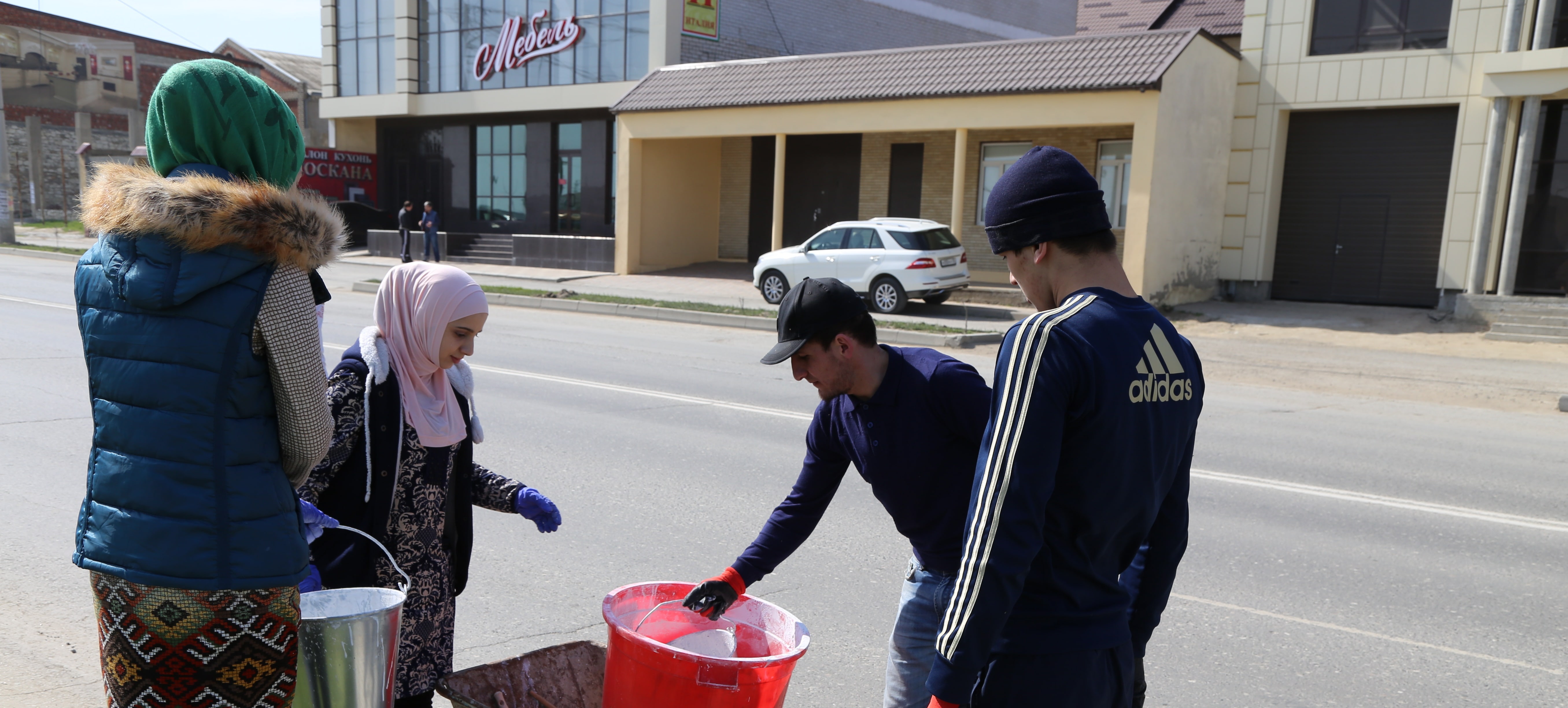 26 марта работники и студенты Медицинского колледжа имени Башларова приняли участие в общегородском субботнике, инициированном администрацией города М... 26 марта работники и студенты Медицинского колледжа имени Башларова приняли участие в общегородском субботнике, инициированном администрацией города М...