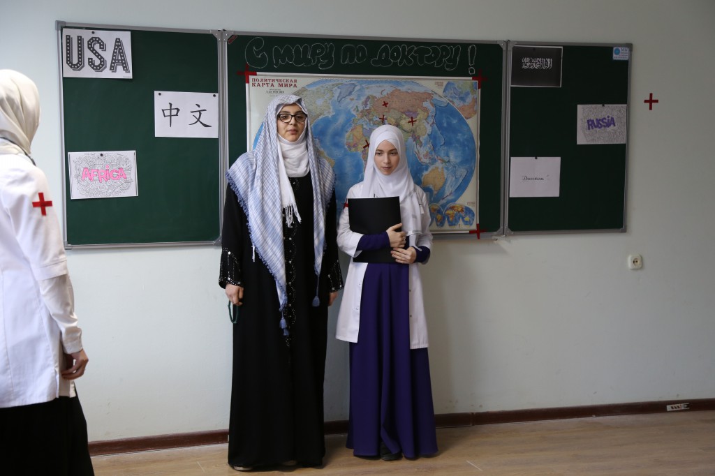 Студенты 1 курса 4 группы провели открытый урок на тему «История развития мировой медицины»