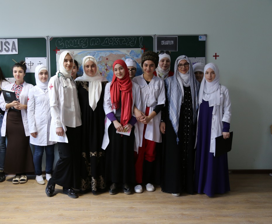 Студенты 1 курса 4 группы провели открытый урок на тему «История развития мировой медицины»