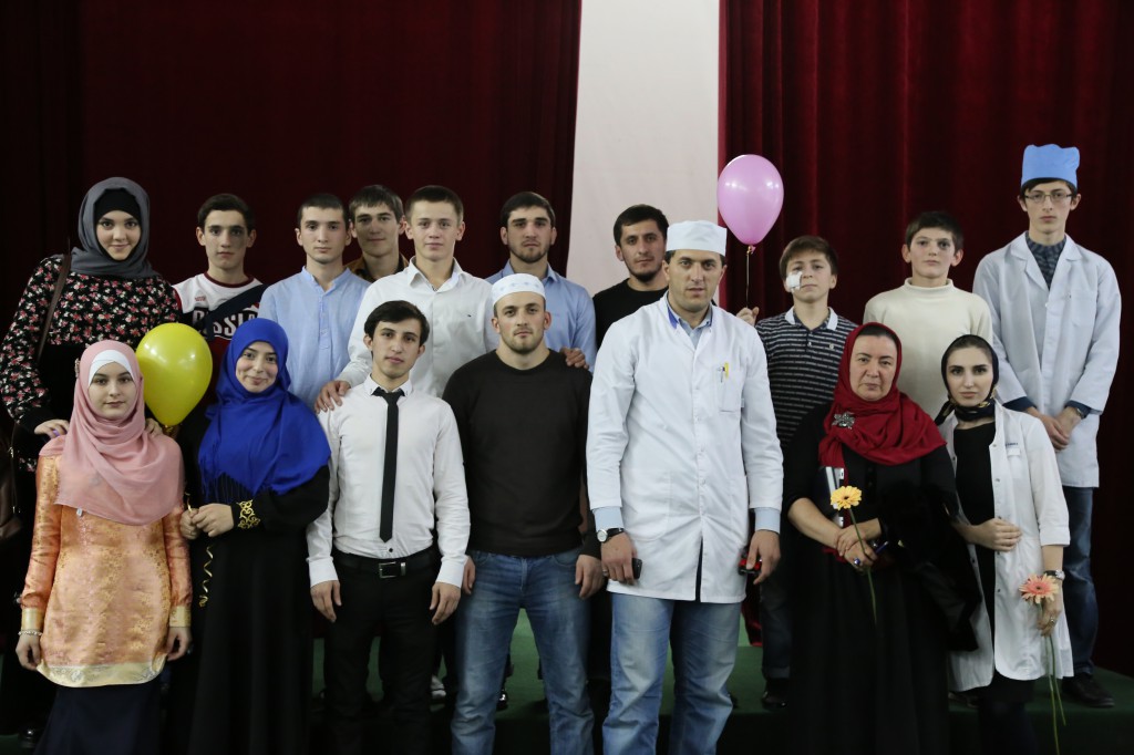 Студенты медицинского колледжа имени Башларова провели мероприятие посвященное Дню матери Студенты медицинского колледжа имени Башларова провели мероприятие посвященное Дню матери