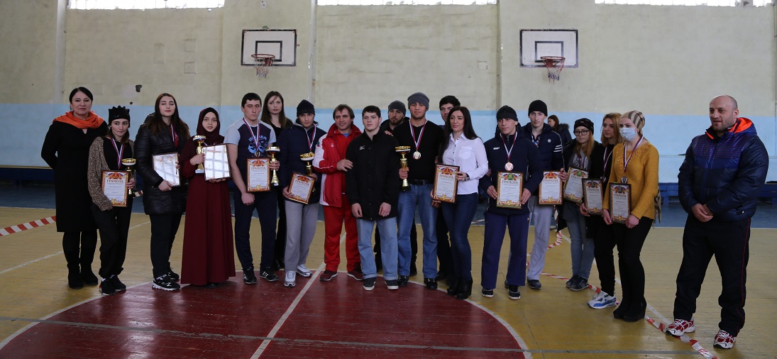 Cтуденты медицинского колледжа им. Башларова заняли призовые места в городском турнире по армрестлингу