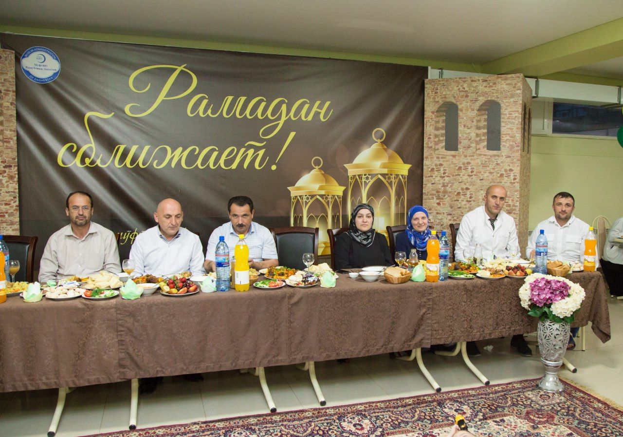 Коллективный ифтар в МК им. Башларова