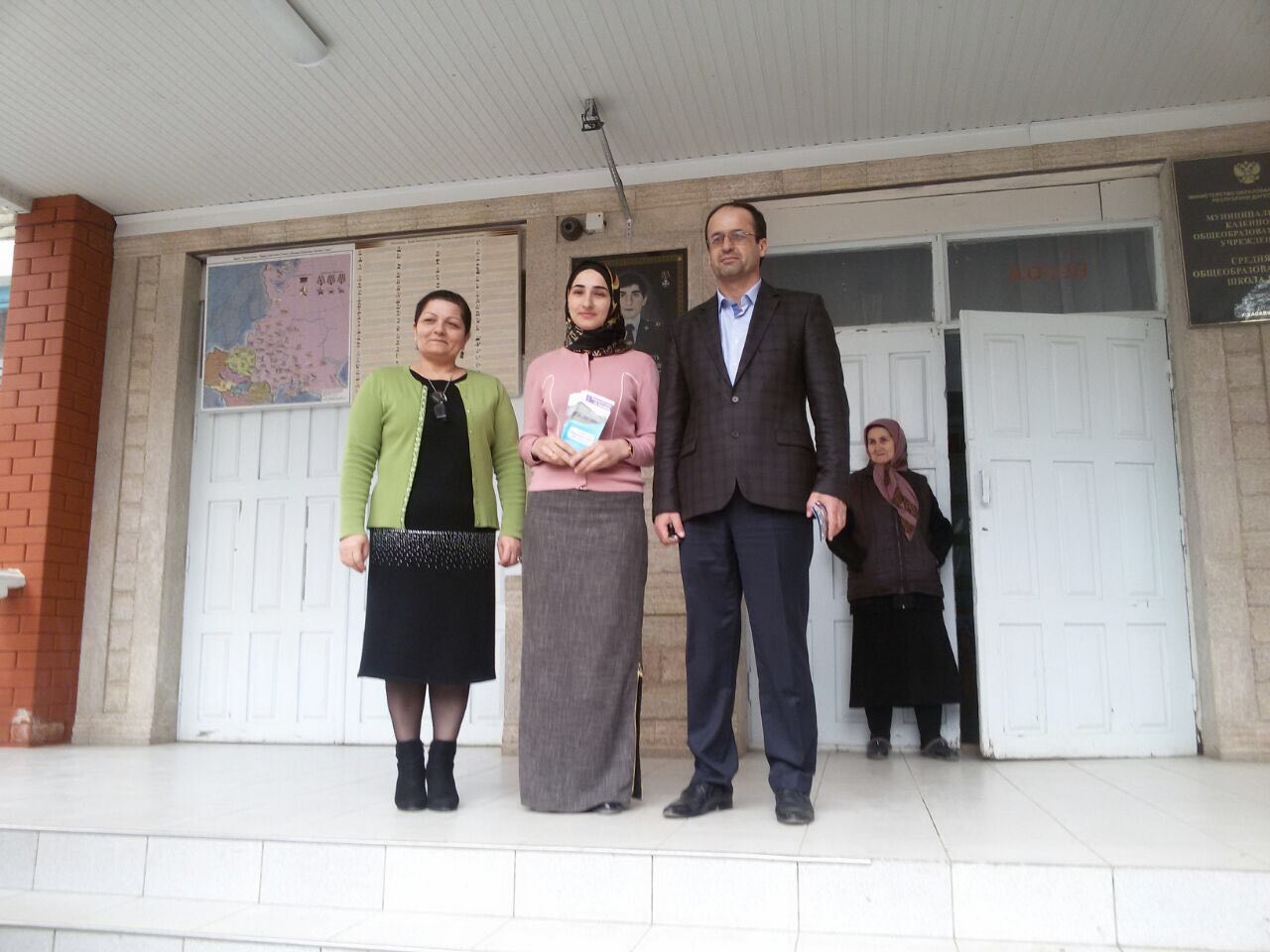 Хасавюртовские школы встречают администрацию колледжа имени Башларова