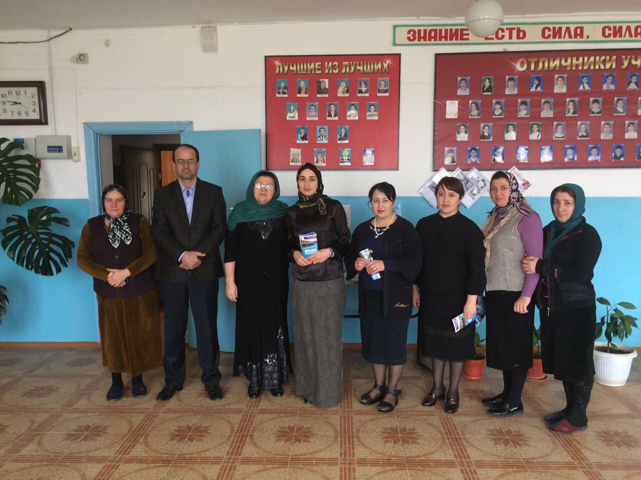 Хасавюртовские школы встречают администрацию колледжа имени Башларова