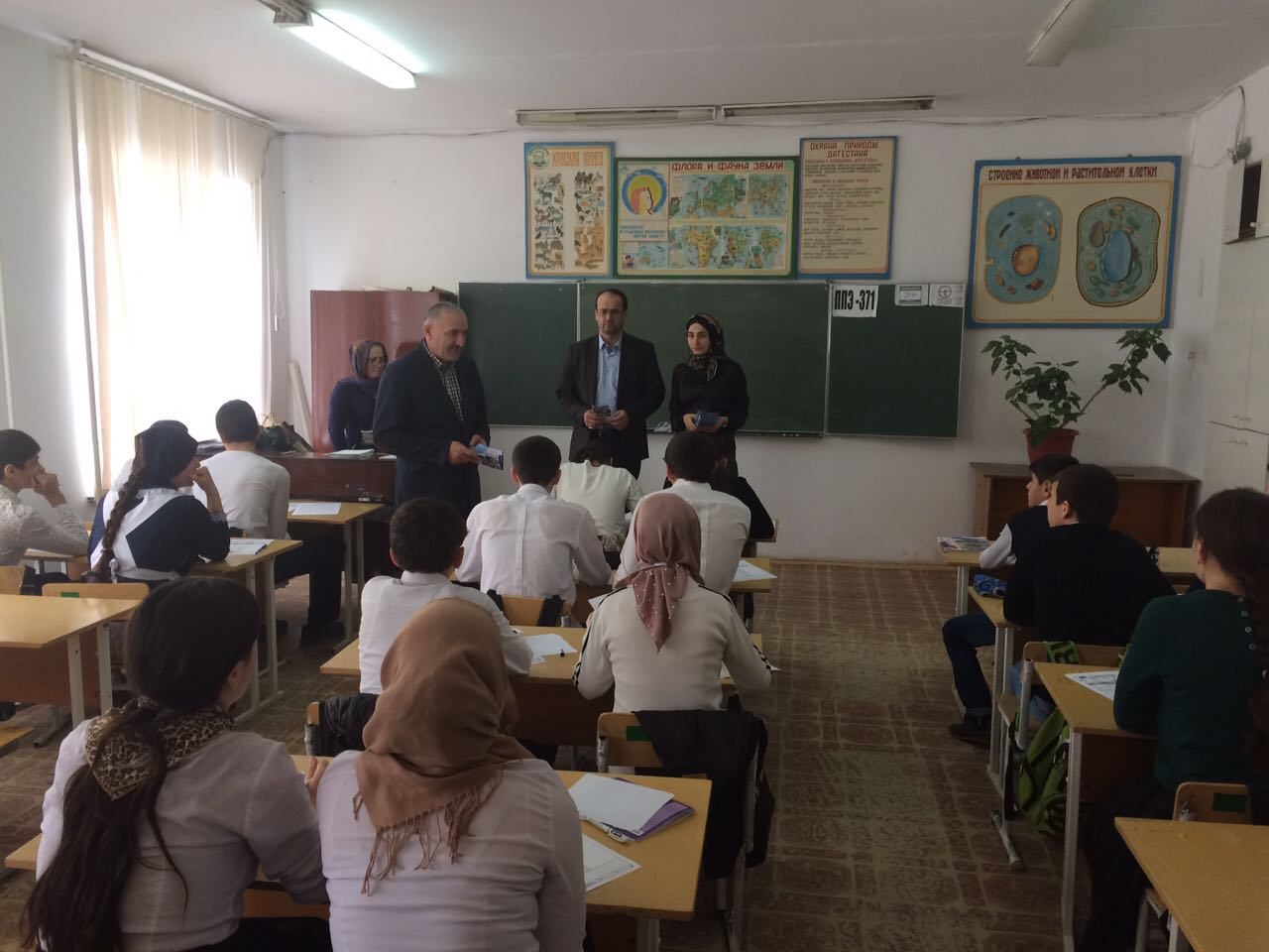 Хасавюртовские школы встречают администрацию колледжа имени Башларова