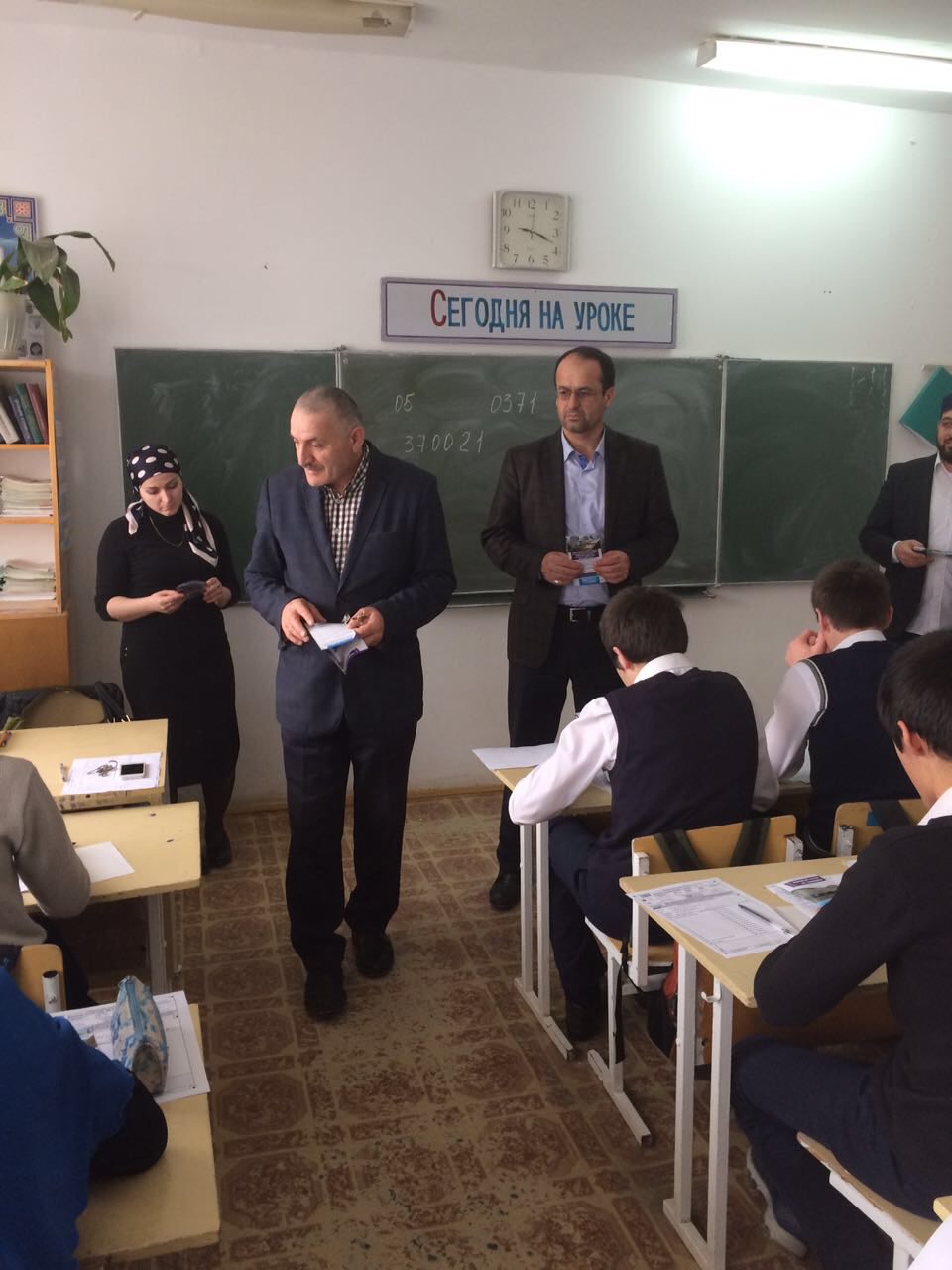 Хасавюртовские школы встречают администрацию колледжа имени Башларова