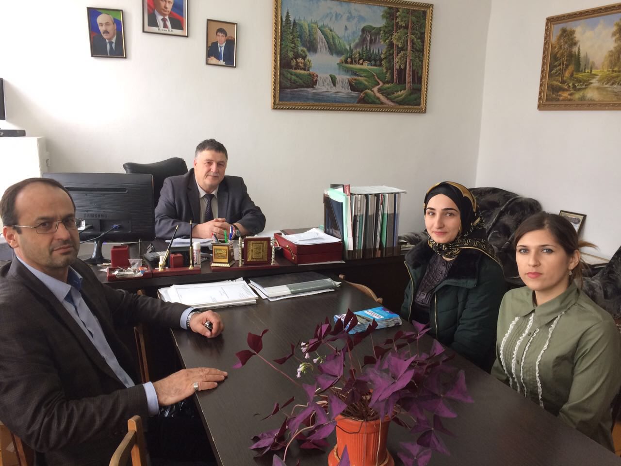 Хасавюртовские школы встречают администрацию колледжа имени Башларова