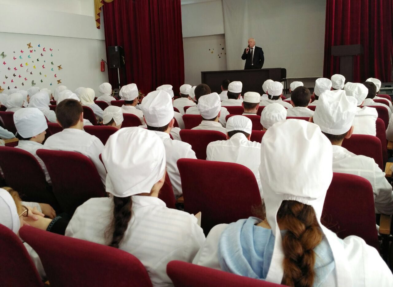 Сегодня в актовом зале колледжа прошла встреча студентов с Шамилем Алиевым