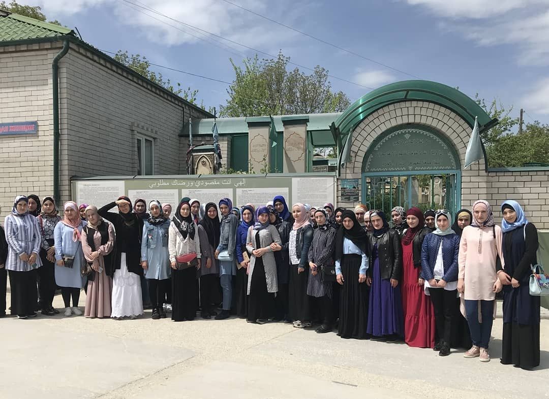 Студенты МК им. Башларова продолжают посещать зияраты 