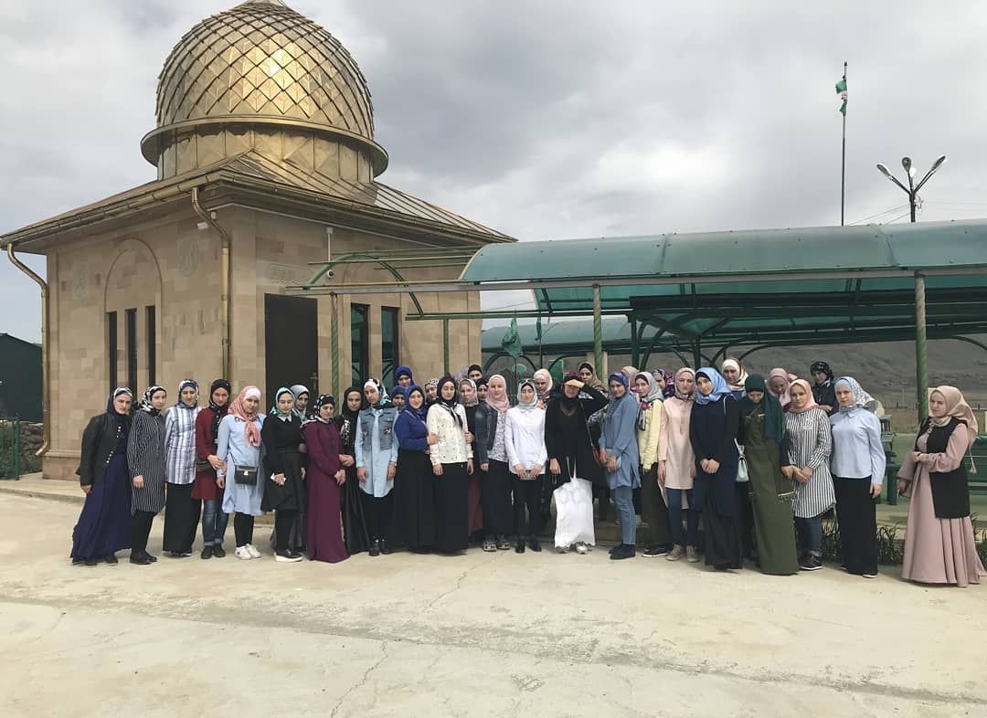 Студенты МК им. Башларова продолжают посещать зияраты 