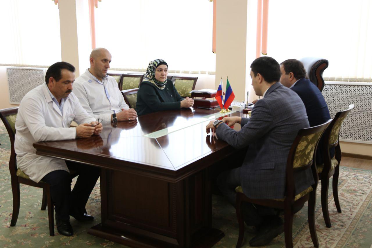 Встреча Министра по делам молодежи РД со студентами МК им.Башларова.