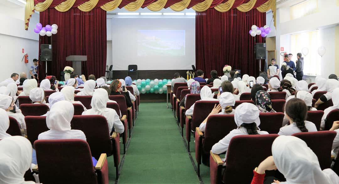 Студенты МК им. Башларова провели игру КВН