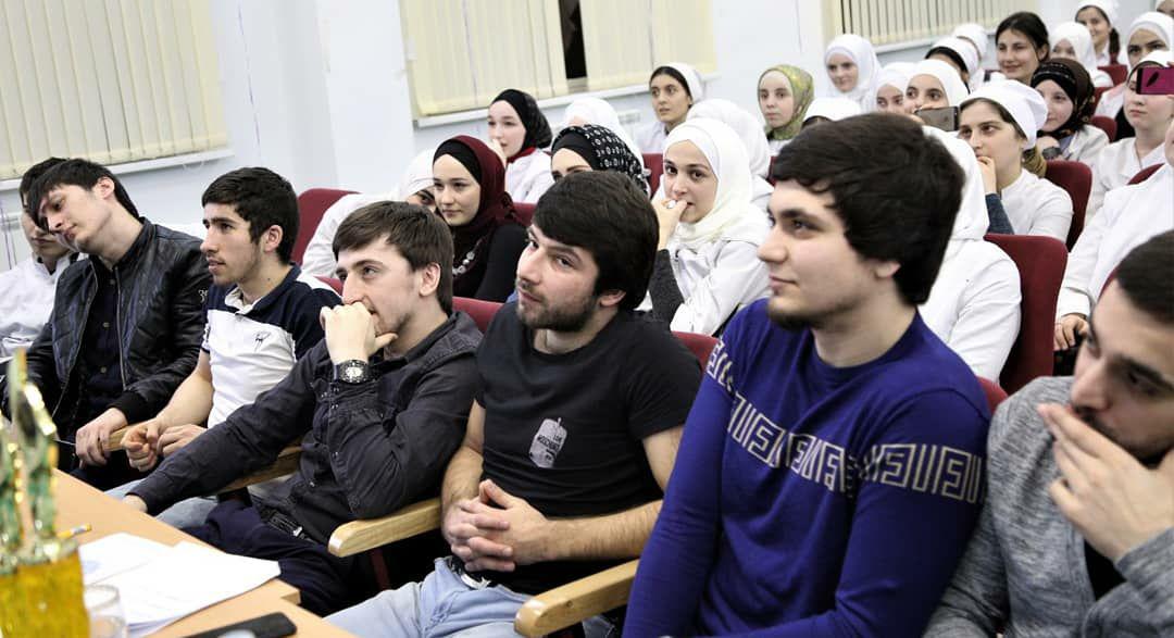 Студенты МК им. Башларова провели игру КВН