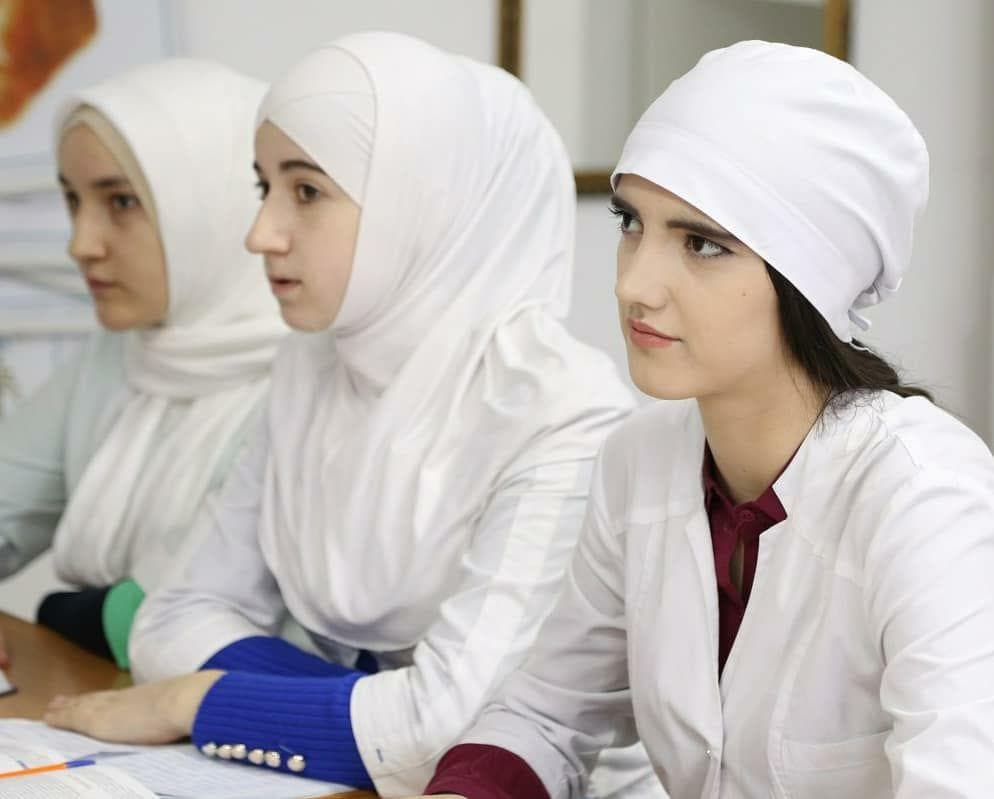 После праздничных выходных студенты МКиБ приступили к учебе