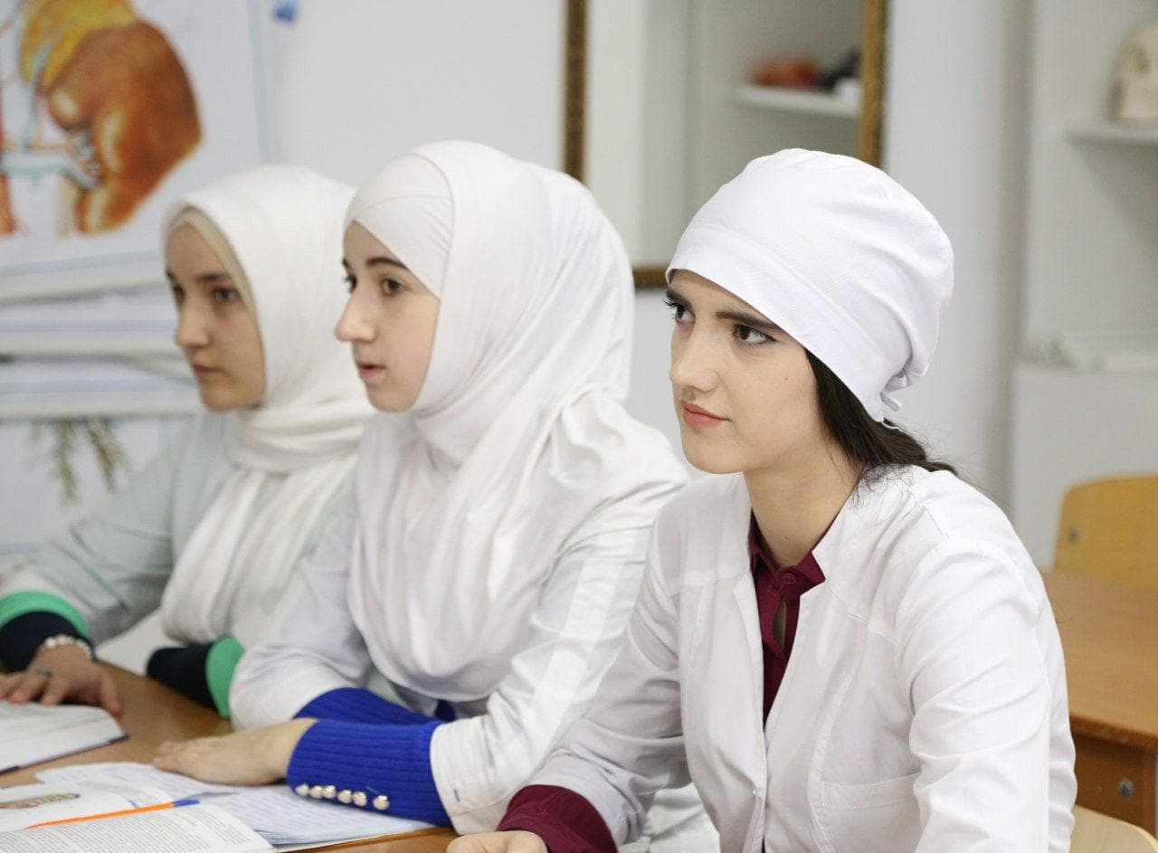 После праздничных выходных студенты МКиБ приступили к учебе