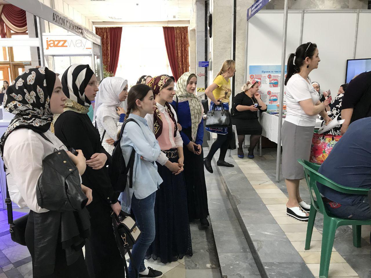 Студенты МК им. Башларова посетили выставку "Медицина и здоровье-2018"