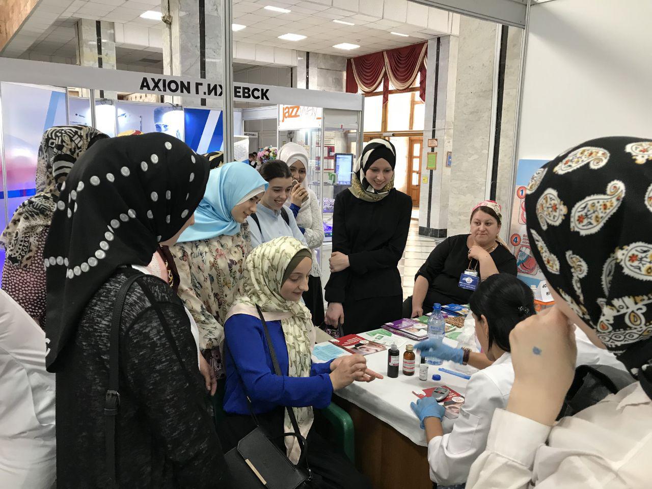 Студенты МК им. Башларова посетили выставку "Медицина и здоровье-2018"