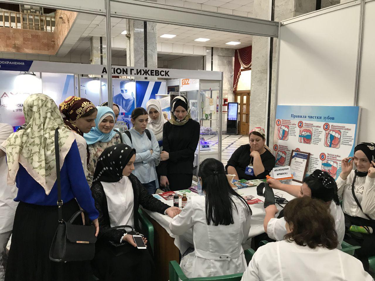 Студенты МК им. Башларова посетили выставку "Медицина и здоровье-2018"