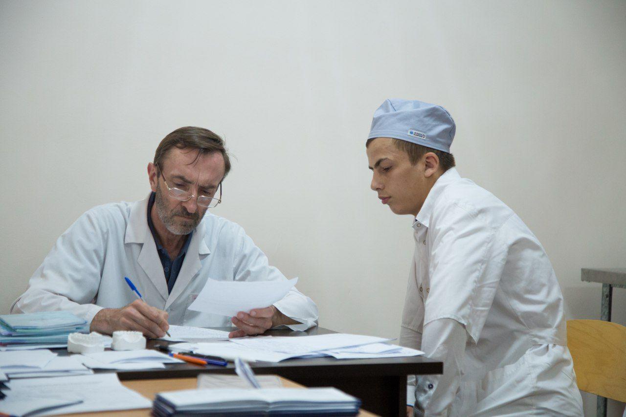 Студенты МК им. Башларова защищают свою производственную практику