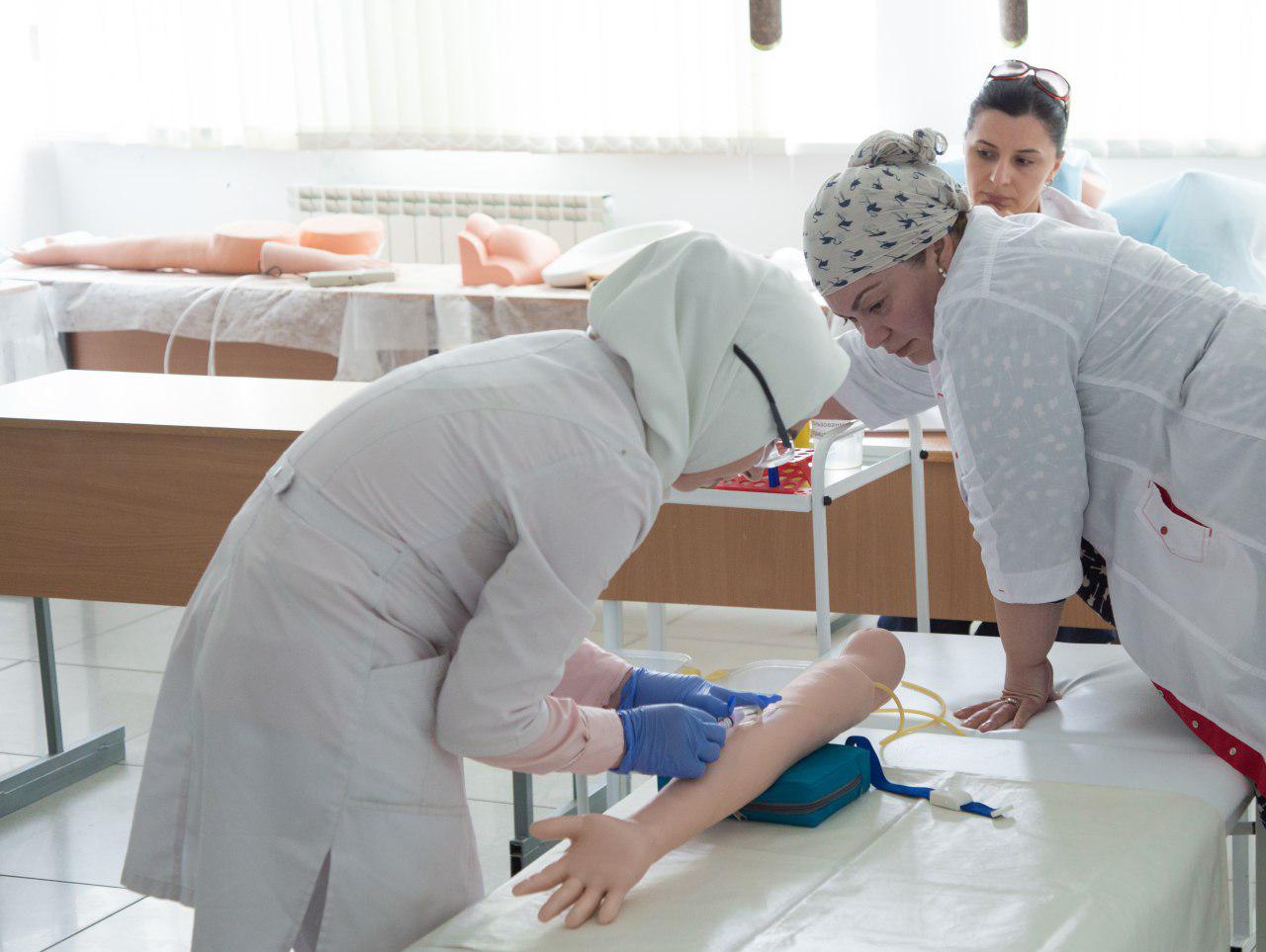 Выпускники МК им. Башларова прошли второй этап первичной аккредитации