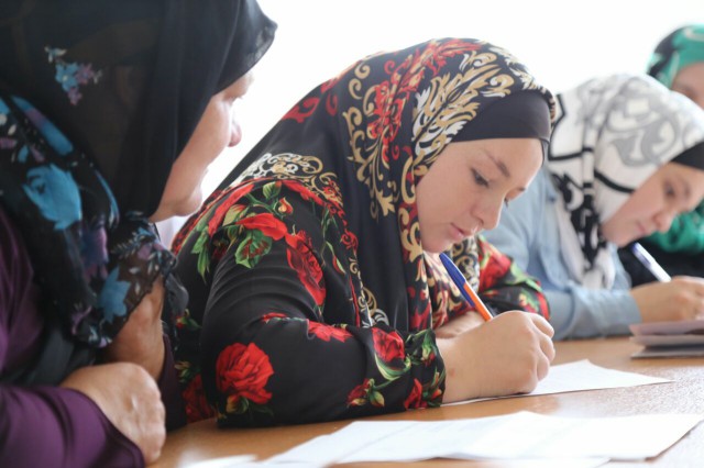 Новичкам откроем мы пошире двери