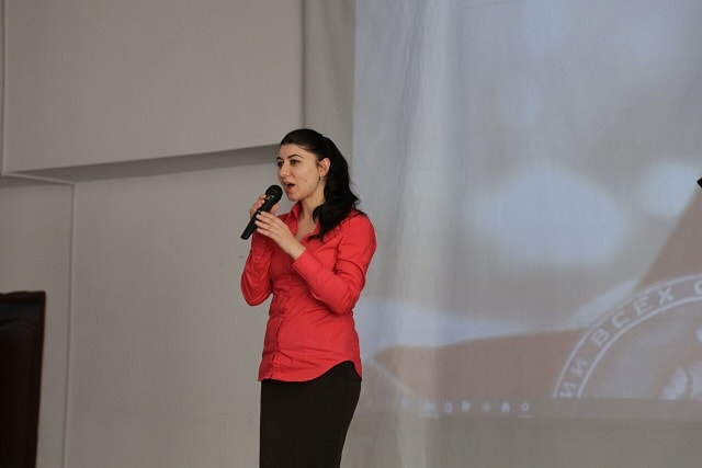 Летит, летит по небу клин усталый...